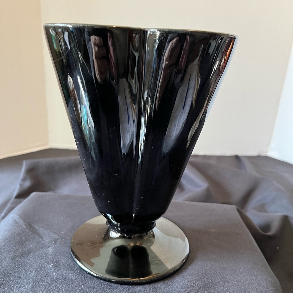 Elegant Vintage Black Royal Haeger Vase